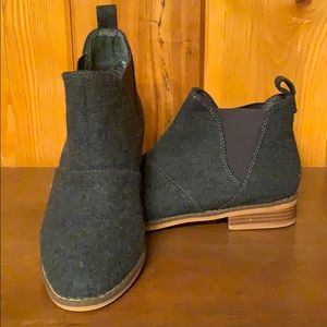 Grey wool ankle boots. Rocket Dog